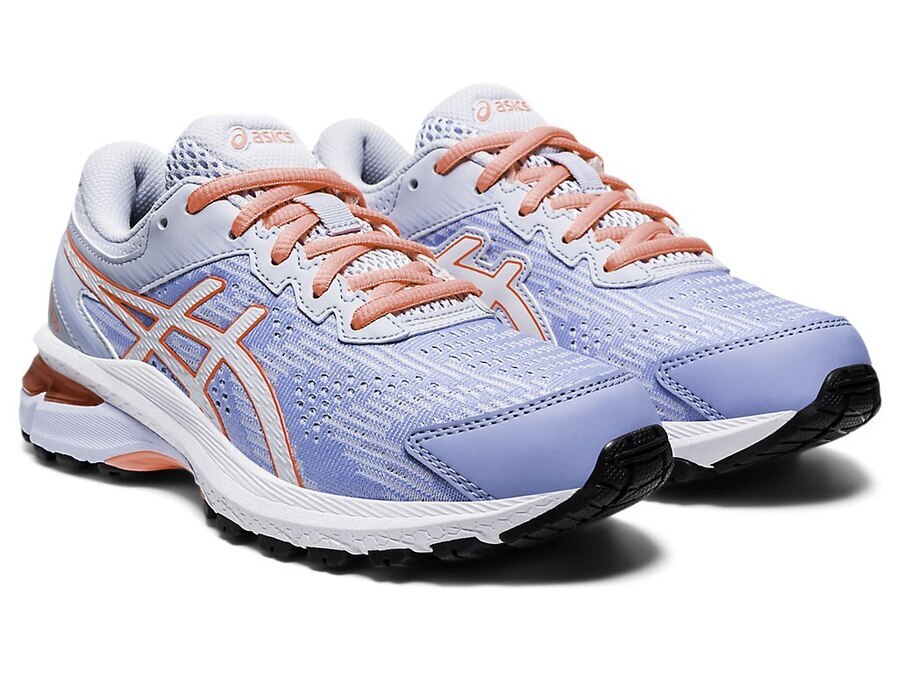 sports shoes below 2000