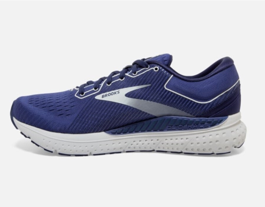 brooks transcend sneakers