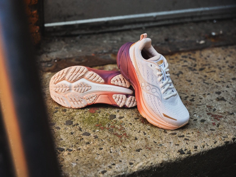 Saucony Hurricane 25 Wide Womens Shoes
